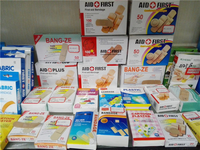 家用PE透氣防水創(chuàng)可貼無(wú)菌彈力創(chuàng)口貼關(guān)節(jié)傷口止血貼組合套裝_浦江健宇衛(wèi)生材料_義烏國(guó)際商貿(mào)城四區(qū)_義烏購(gòu)